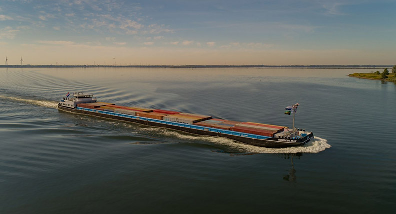 Boat Tour in Rotterdam: Scenic Views on the Nieuwe Maas River